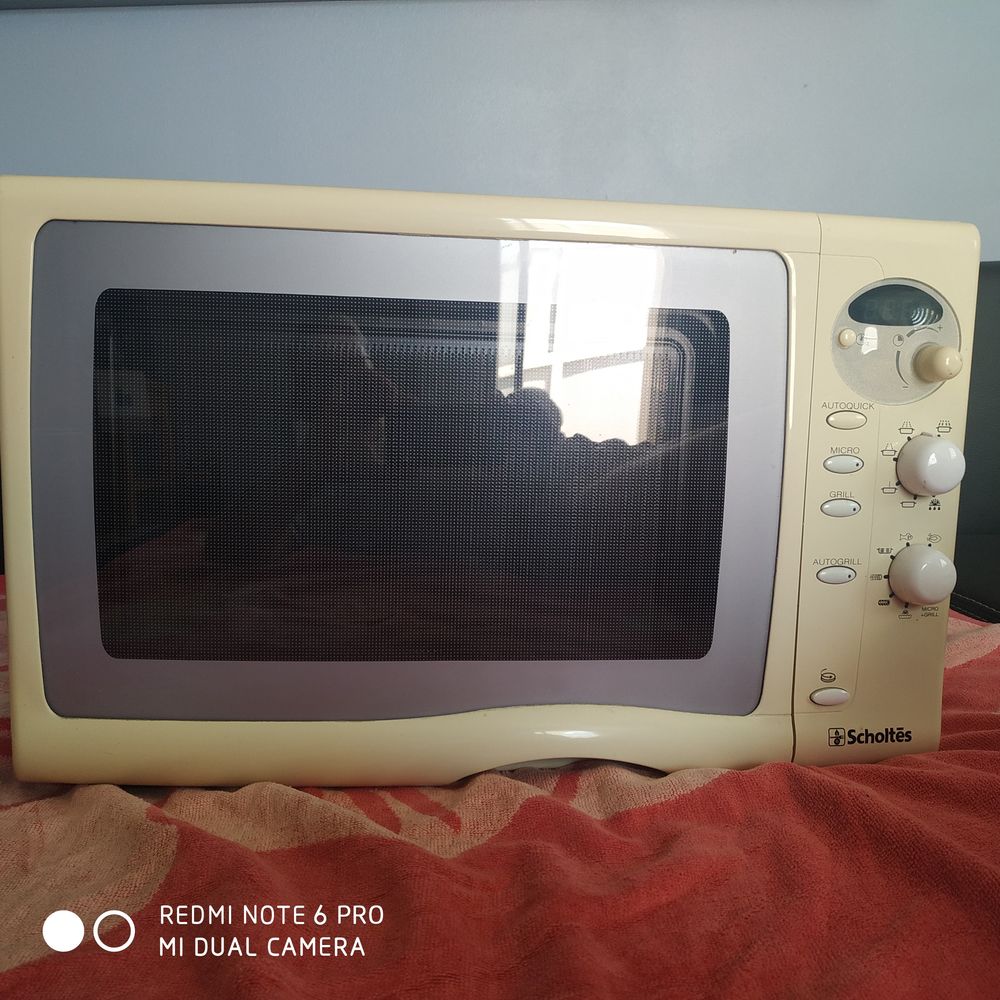 Bonjour mon micro onde de marque SCHOLTES 20 Illkirch-Graffenstaden (67)