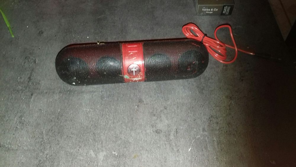 Bonjour une petite enceinte as venir chercher � mon domicile pas envoi ni de compte PayPal etc si sa int�resse n h�sit� pas � me contacter 15 Paudy (36)