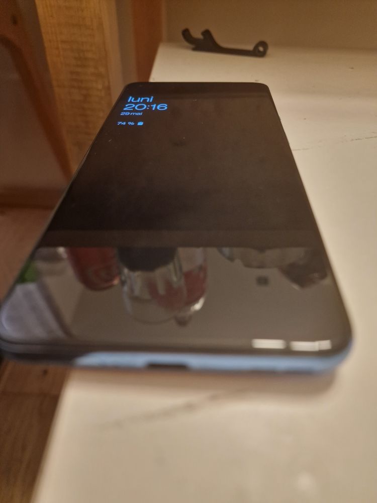 bonjour.  mon One Plus 9 5G . tres bon etat. il marche parfait. 450 La Plaine St Denis (93)