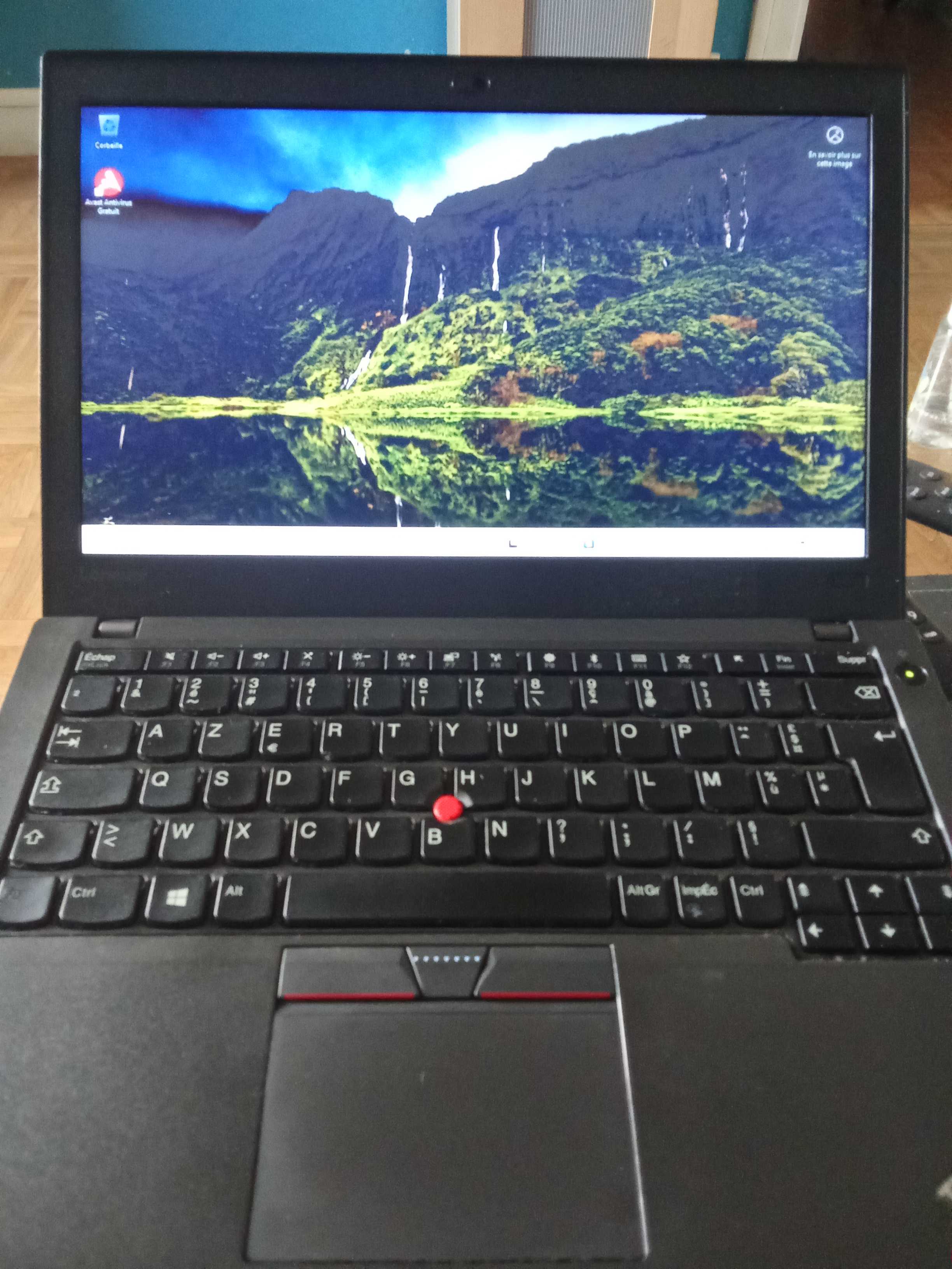 bonjour mon pc portable Lenovo petit portable,mais fonctionne tr�s bien faire offre. 90 Nanterre (92)