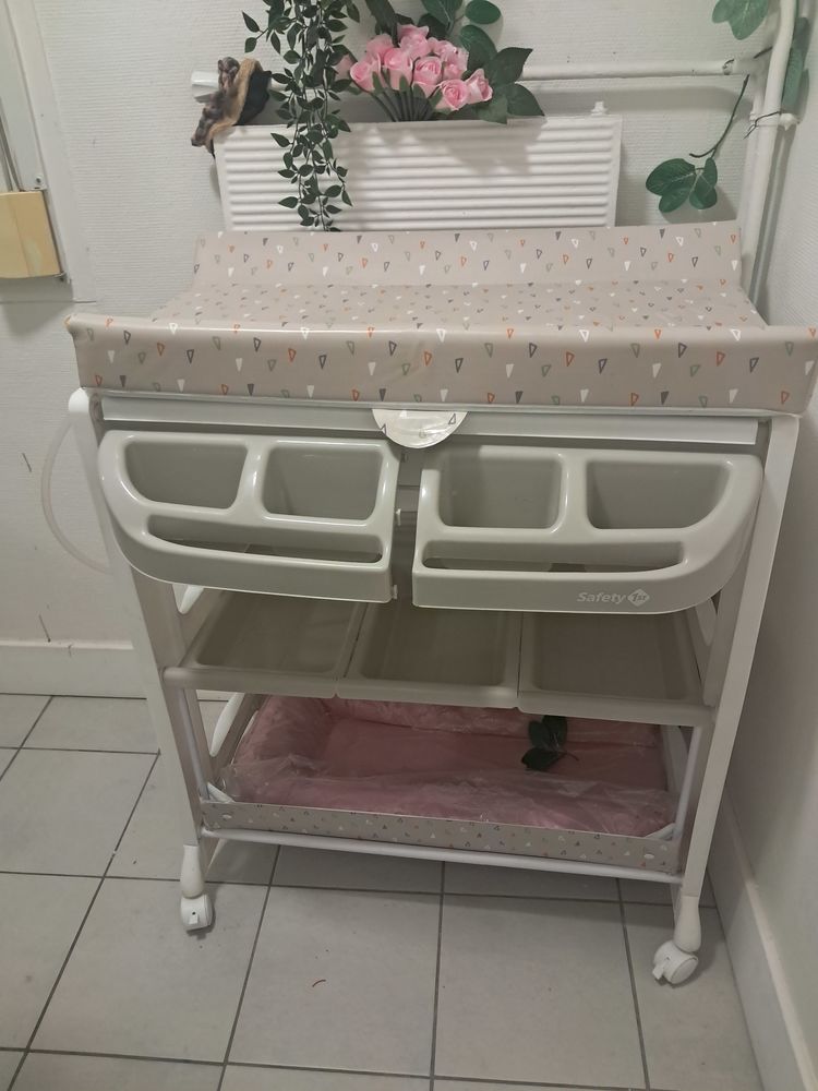 Bonjour 
Table � langer et safety 2 en 1..C'est encore nouve 35 Saint-Priest (69)