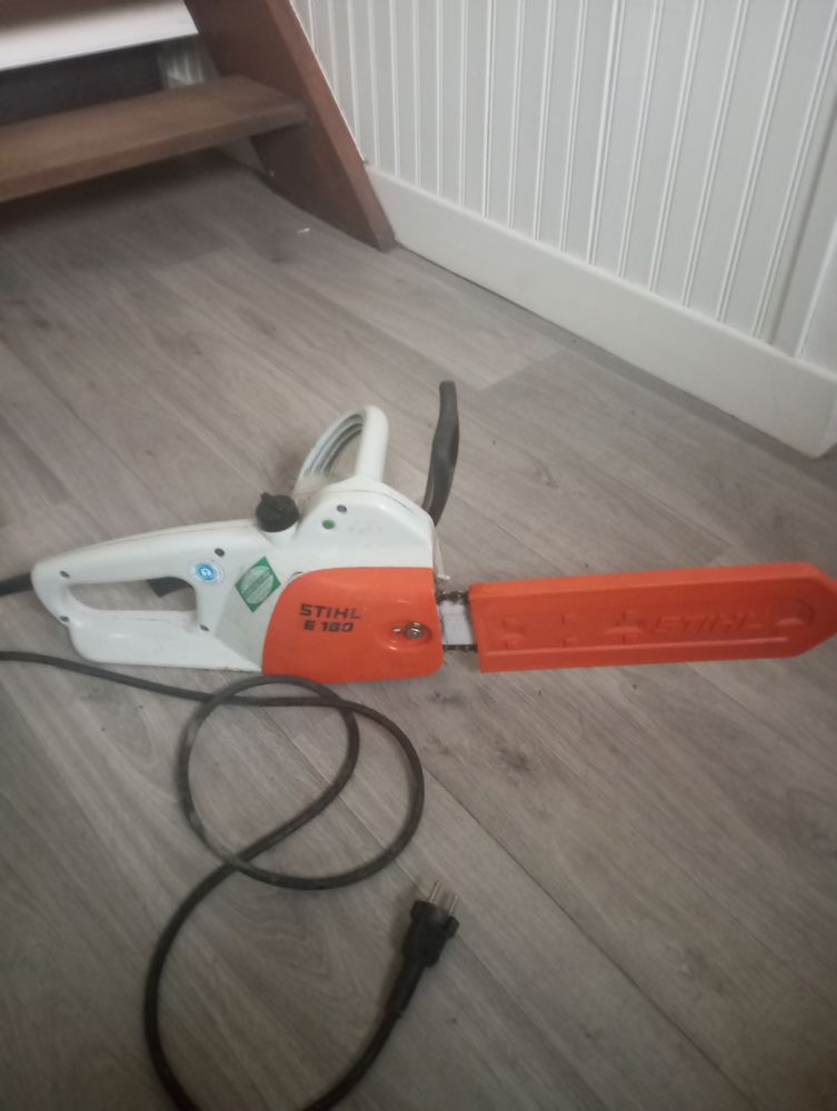 Bonjour je tron�onneuse �lectrique stihl guide de 35 65 M�rs-Erign� (49)