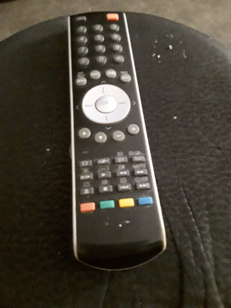 Bonjour 
ventes  2 t�l�commande d origine  pour TV TOSHIBA 100 Sainte-Colombe (69)
