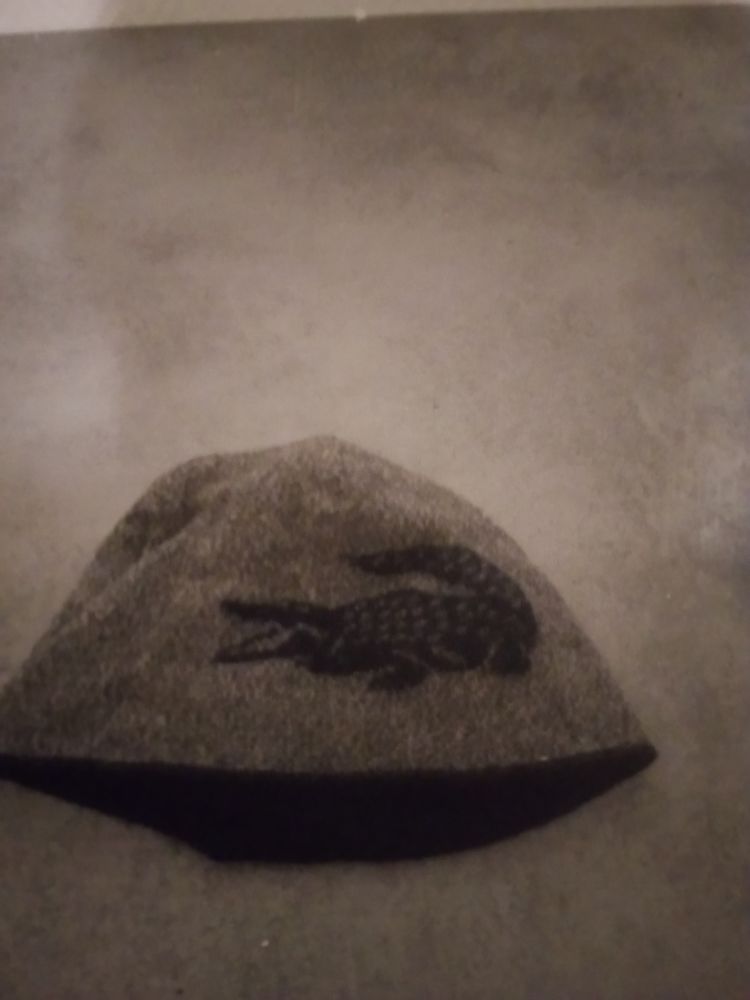 bonnet lacoste reversible17&euro; 17 Vigneux-sur-Seine (91)