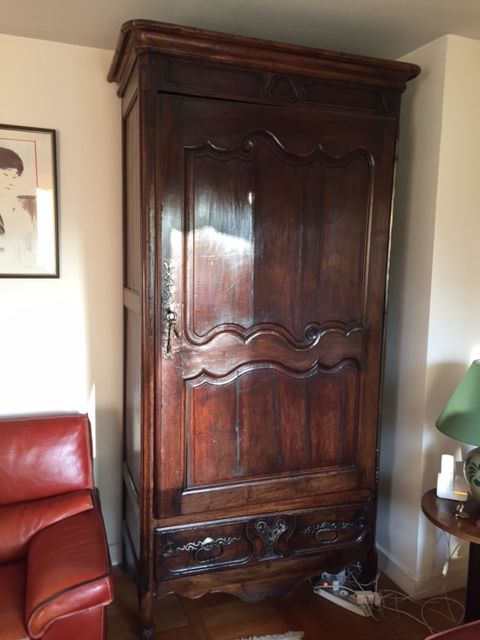 Bonneti�re ancienne en noyer 600 Boulogne-Billancourt (92)