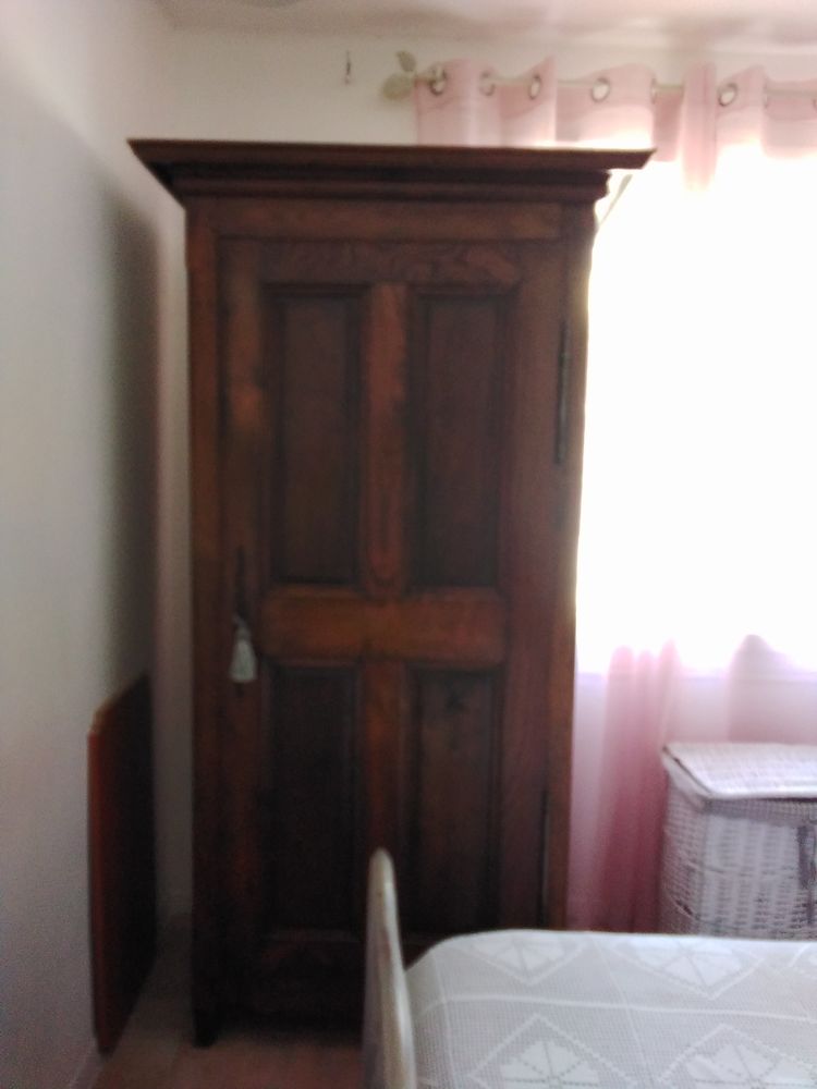     
BONNETIERE    TRES ANCIENNE 290 Ollioules (83)