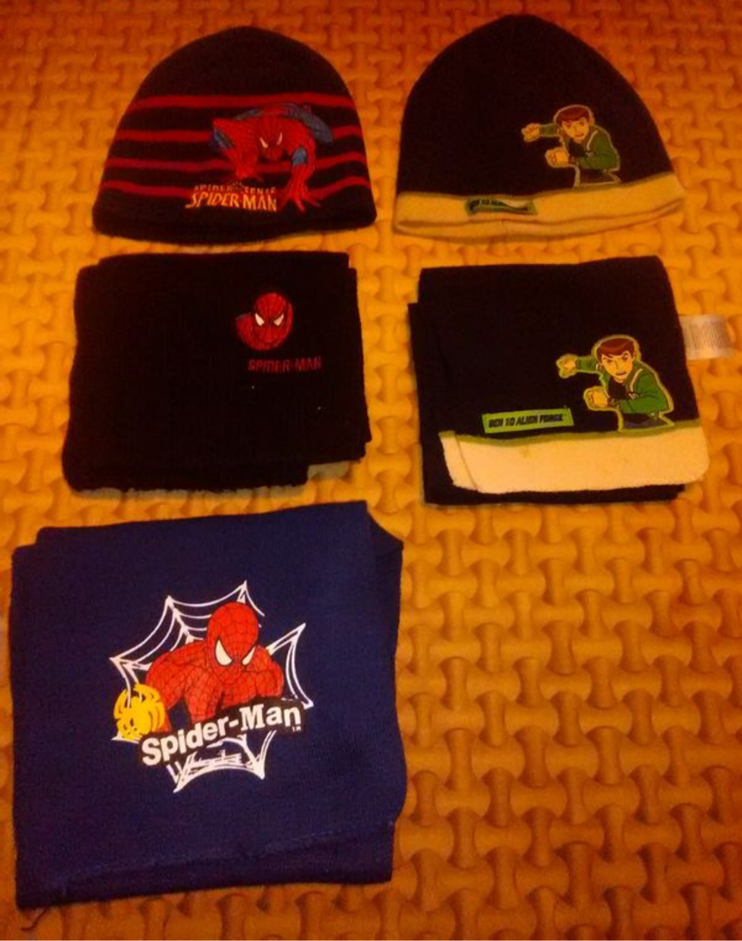 Lot bonnets + �charpes 12 Lyon 8 (69)