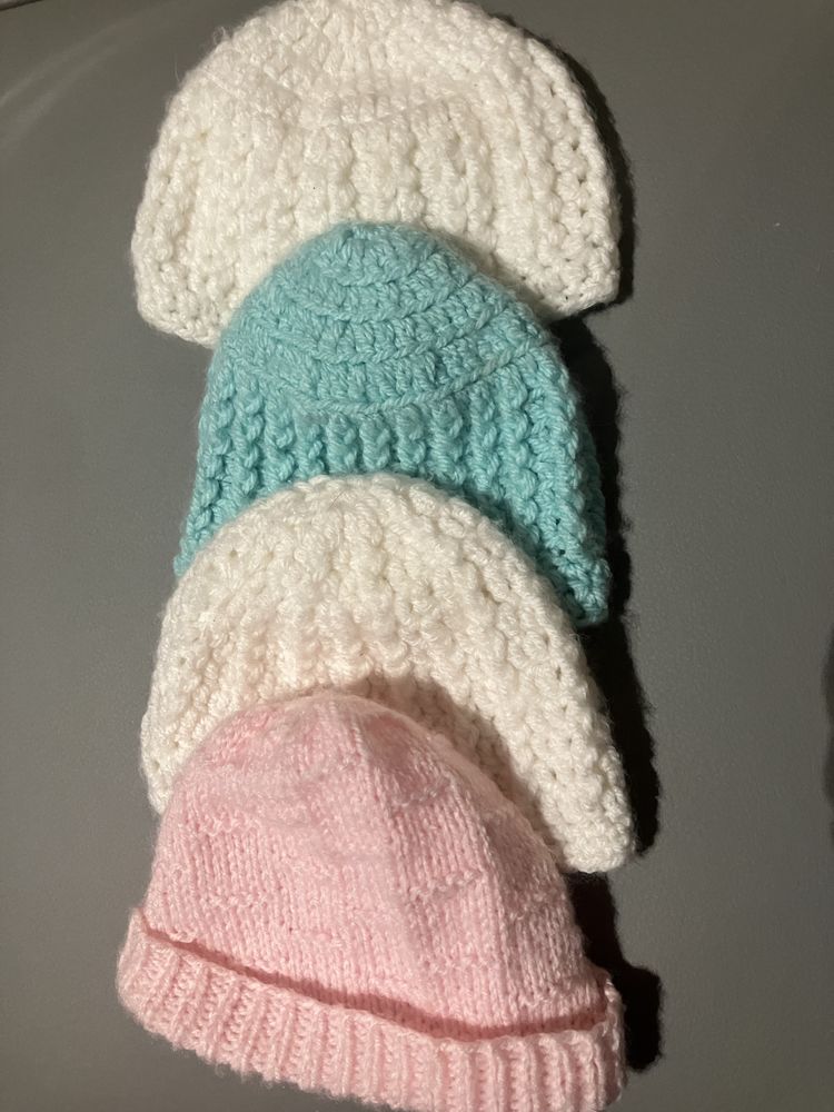 lot de 4 bonnets faits � la main taille 3,6 et 9 mois 8 Br�m�nil (54)