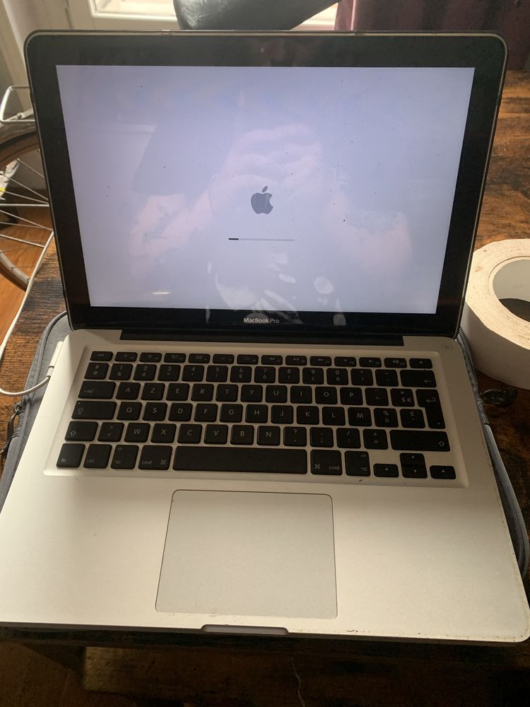 Mac Book Pro 13 pouces 2011 (prix n�gociable) 200 Paris 18 (75)