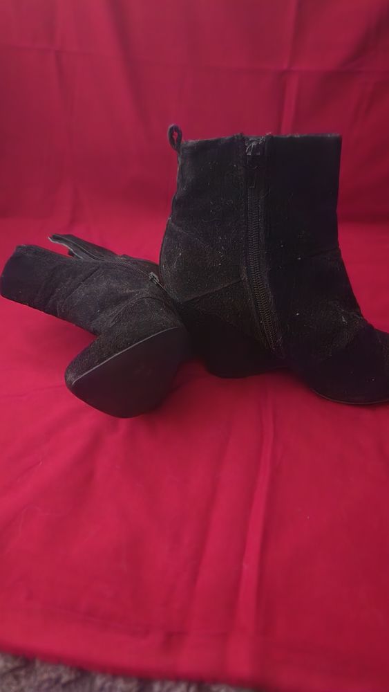 Boots BATA en daim noir ? Taille 36 ?  bon �tat 12 Digne-les-Bains (04)