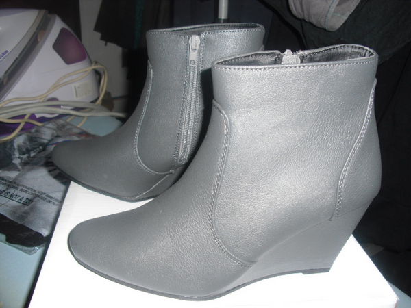 BOOTS compens�es aspect cuir grise NEUVE pointure 36 14 Lyon 5 (69)