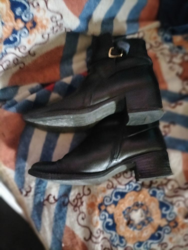 Boots cuir pointure 37 tr�s bon �tat 14 Cachan (94)