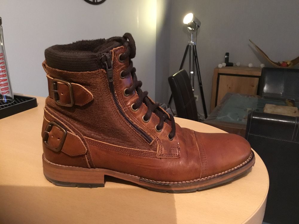 Boots fourr�es en cuir 
0 Lyon 3 (69)