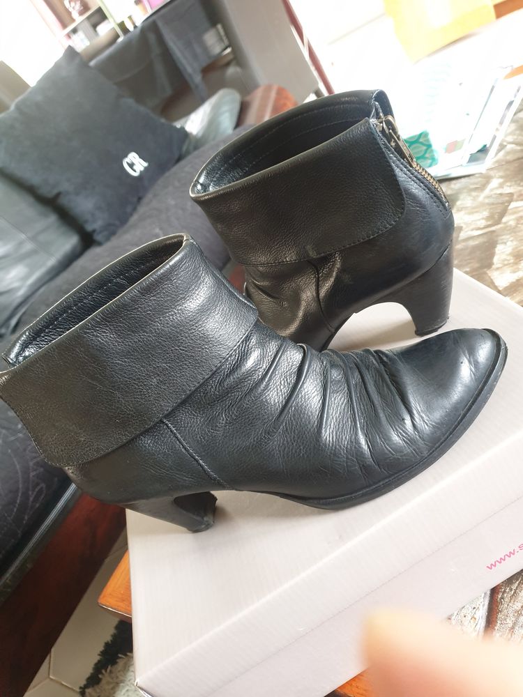 Boots San Marina noir, cuir  veau  uni grain�,T39, talon 7cm 10 Voisins-le-Bretonneux (78)