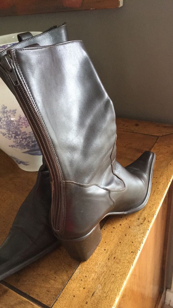 boots marrons t 40 ,cuir souple,doubl�es,style cow-boy !! 35 Le Pecq (78)