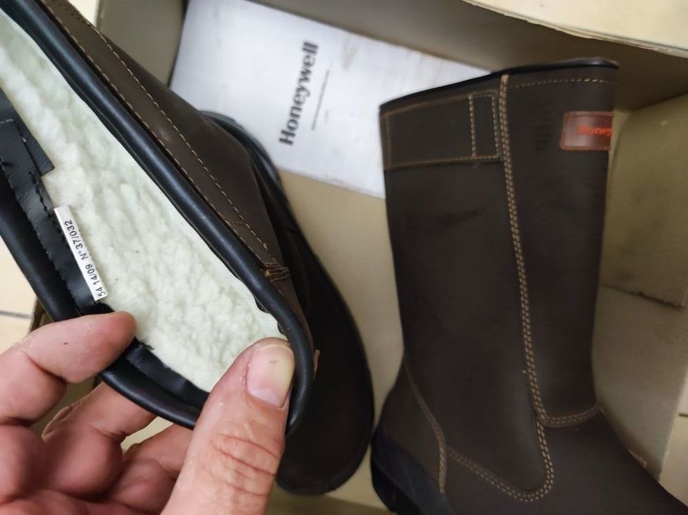 Boots Neuf jamais servi 30 Agde (34)