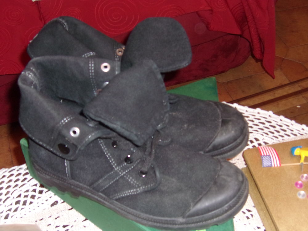 boots neuves noires ado/homme 20 Villars-les-Dombes (01)