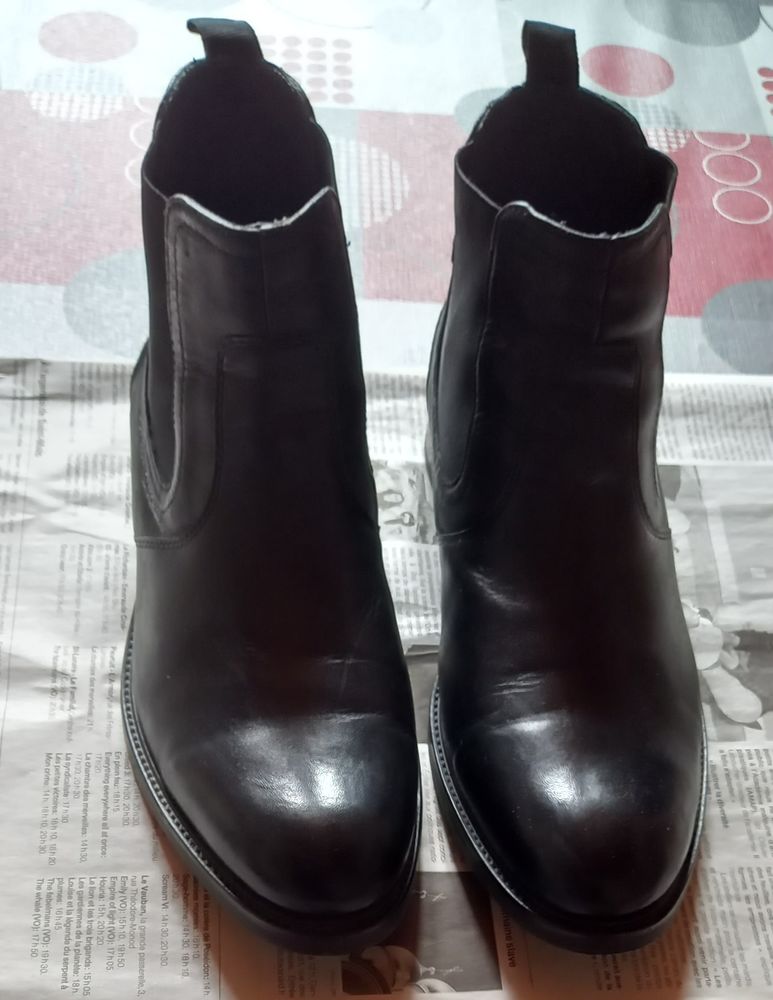 Boots noires T43 25 Saint-Pierre-de-Plesguen (35)