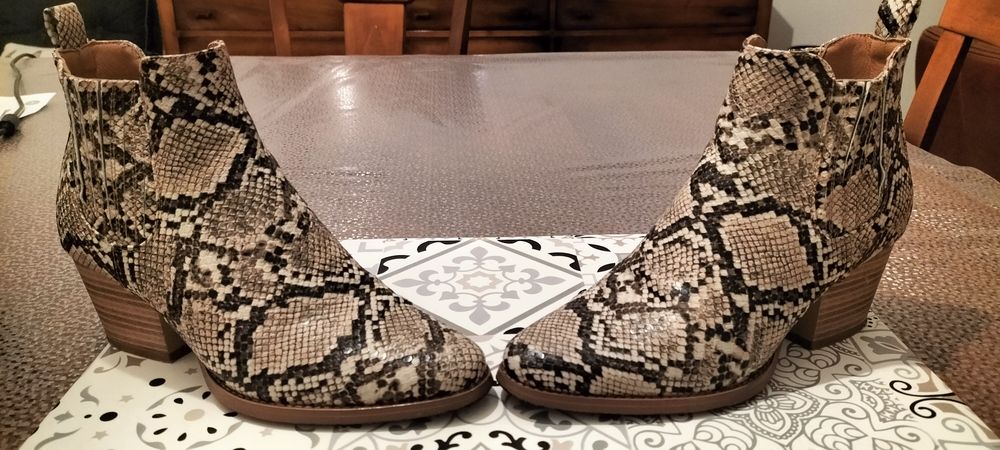 BOOTS STYLE PYTHON
TBE
TAILLE 37
10 EUROS 10 Sainte-Catherine (62)