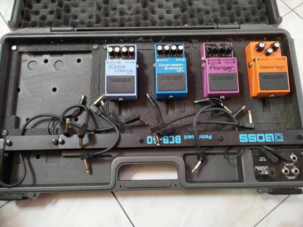  BOSS pedal board BCB-60 plus 4 p�dales 580 Dompierre-sur-Mer (17)