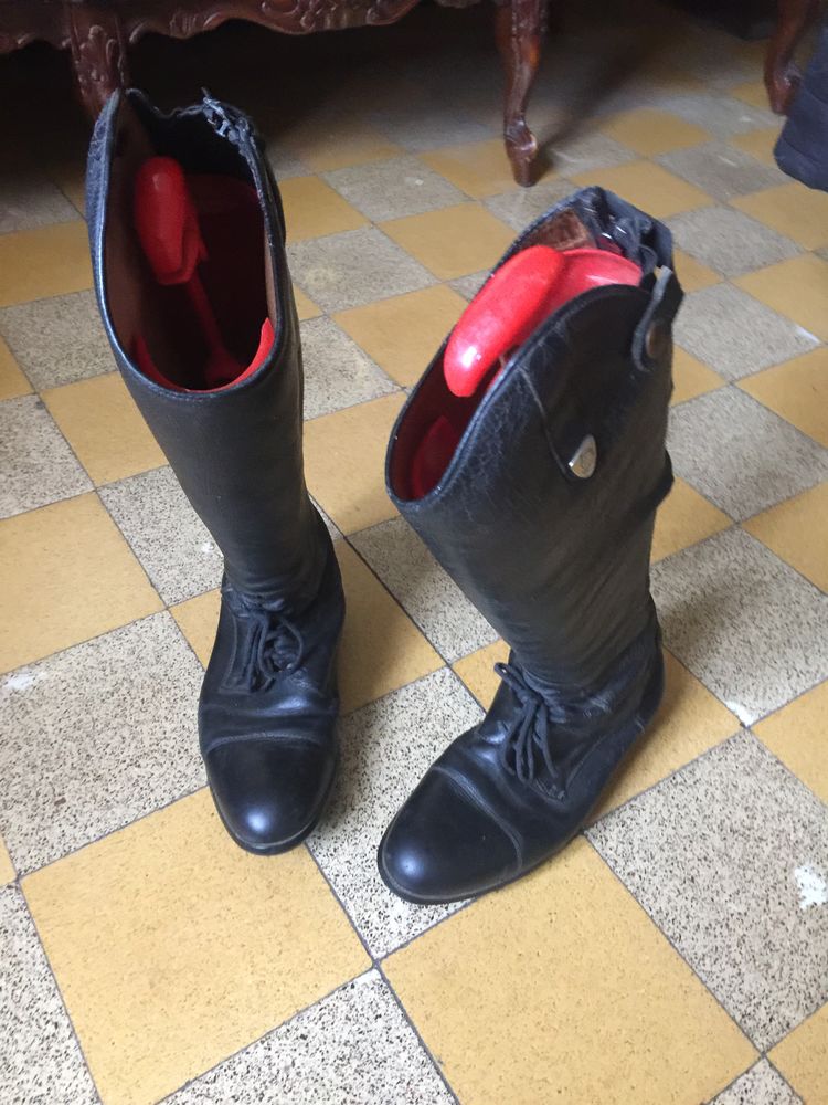 BOTTE DE CAVALIERE HAUTE EN CUIR NOIR POINTURE 41 50 Balbigny (42)