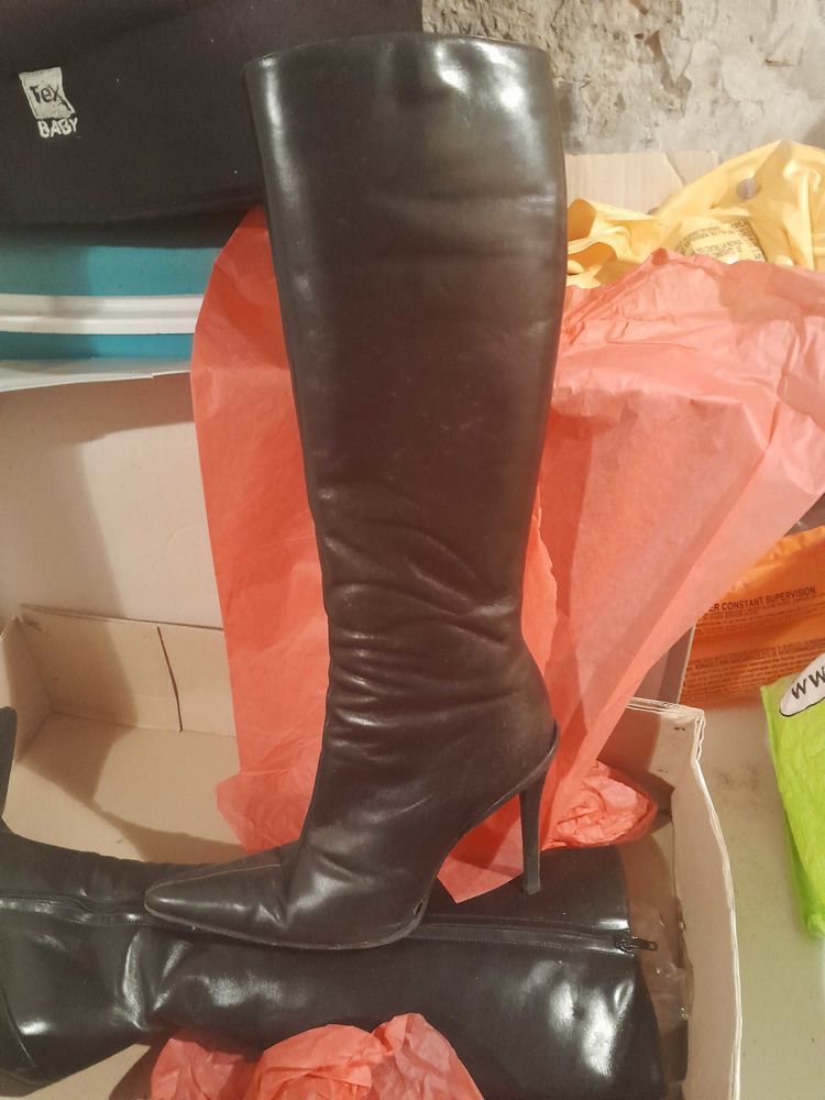 Botte femme haute �  talon en cuir noir Free lance. 115 Tourves (83)