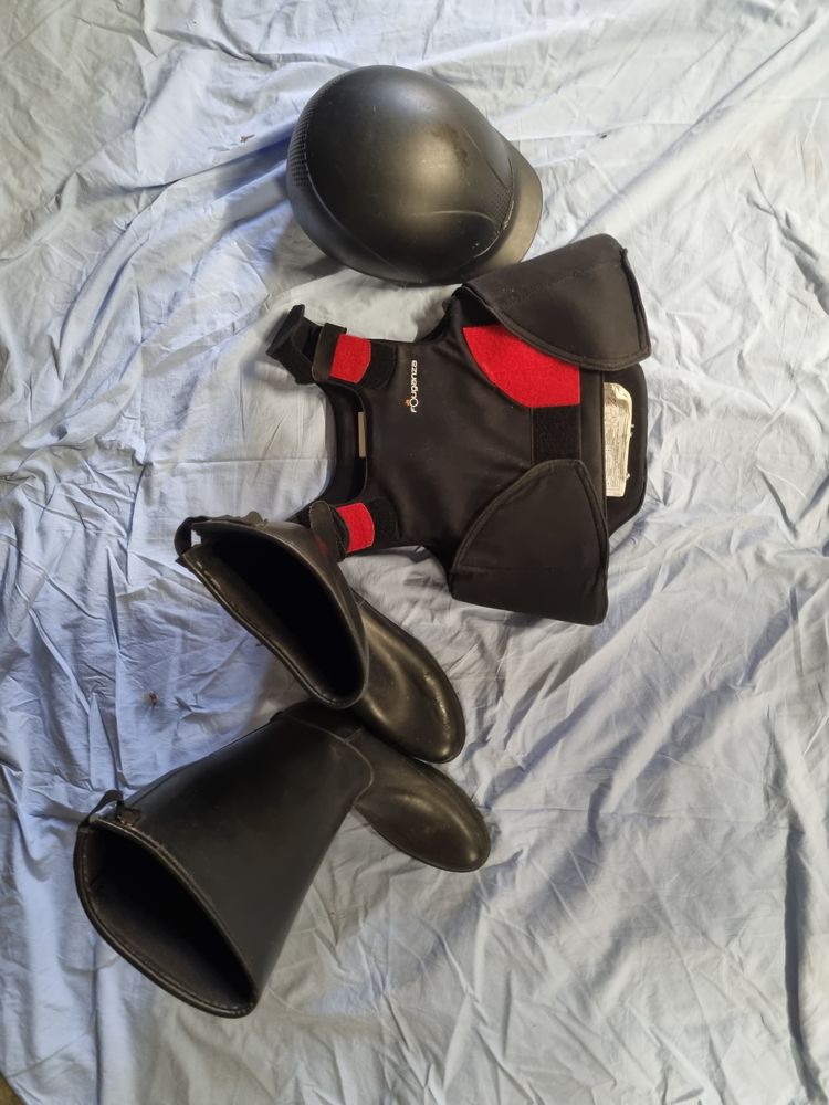 Bottes bombe et protection cheval 30 Cagnes-sur-Mer (06)