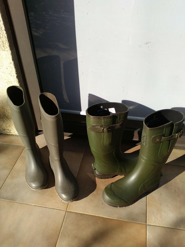homme en bottes caoutchouc