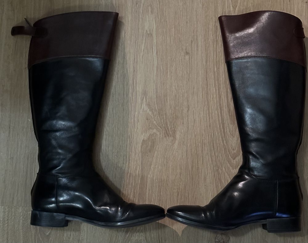 Bottes cavali�res en cuir noir et fauve 450 Paris 16 (75)