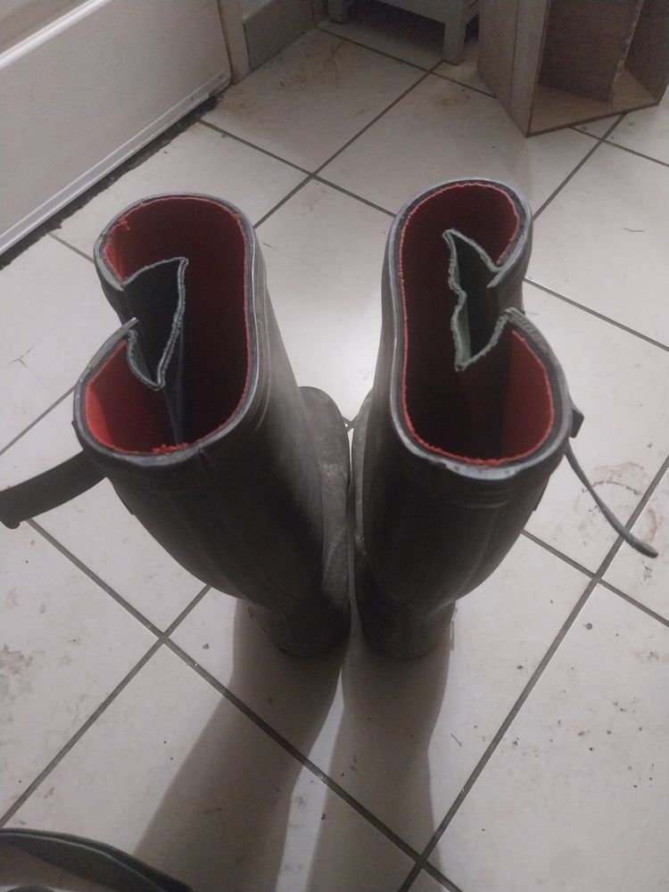 bottes de chasse ou p�chetaille 44 /45 bonne marque 0 Sens (89)