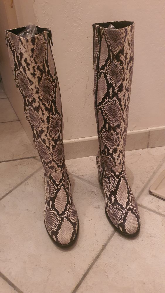 Bottes en cuir marque GABOR , neuve colori gris, taille 37,5 110 Toulon (83)