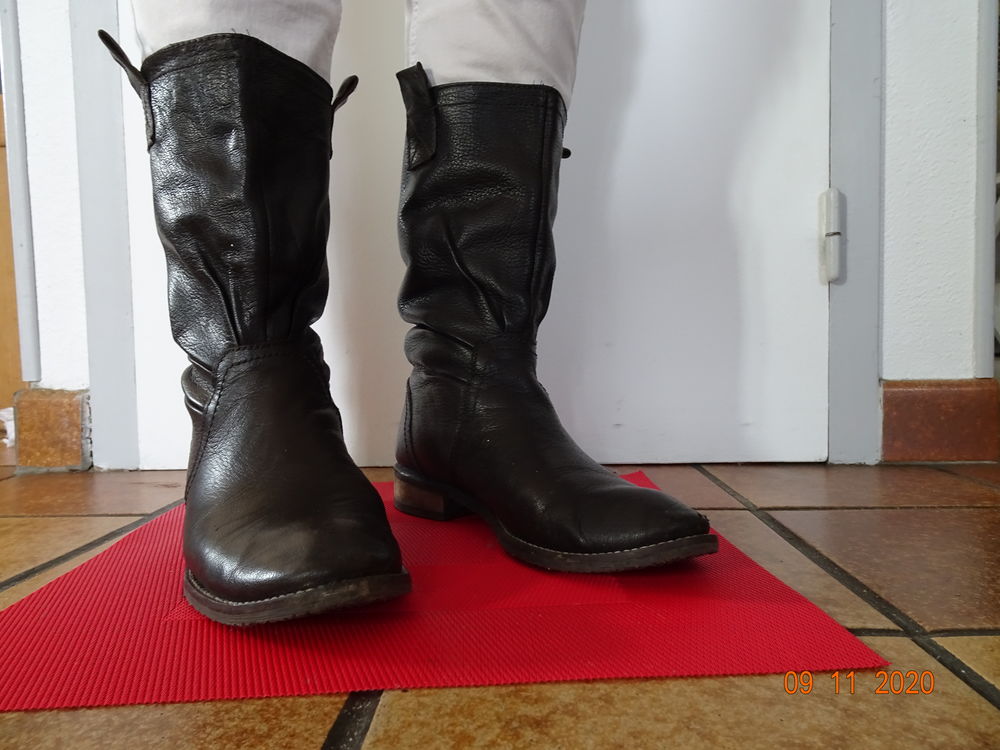 bottes cuir marron T.36 
30 Notre-Dame-de-Bondeville (76)