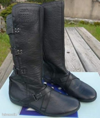 Bottes TBS cuir neuve - taille 40 70 Beauchamp (95)