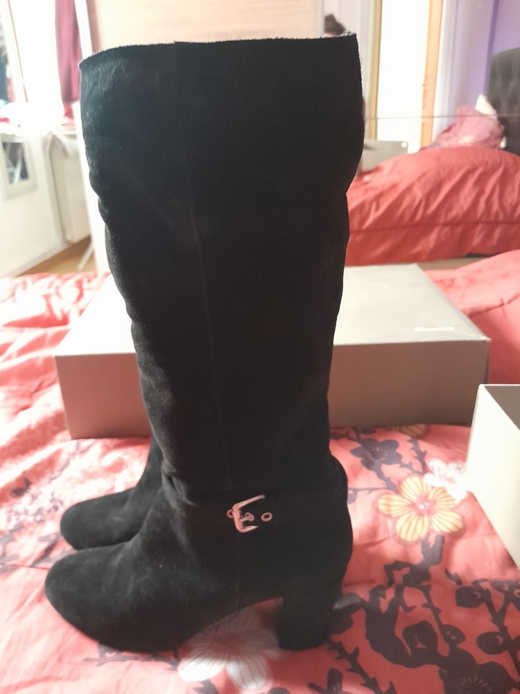 BOTTES EN DAIM A TALONS NEUVES 16 Gentilly (94)