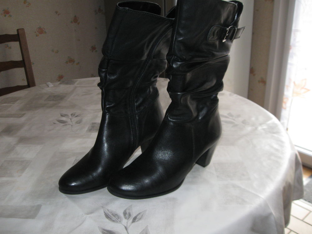 BOTTES D'HIVER FEMME COLORIS NOIR TAILLE 40 50 Dinsheim-sur-Bruche (67)