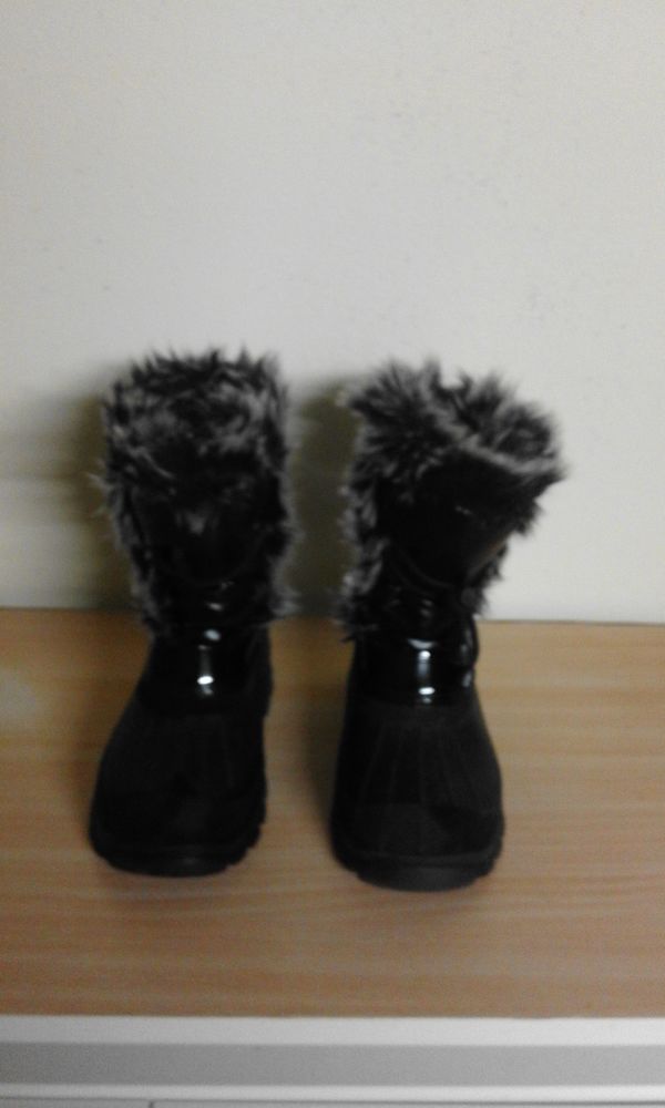 BOTTES HIVER FOURR�E FILLE POINTURE 33 10 Avoudrey (25)