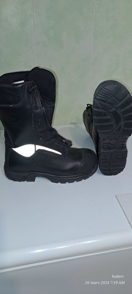 bottes  a lacets pompiers. 80 �taples (62)