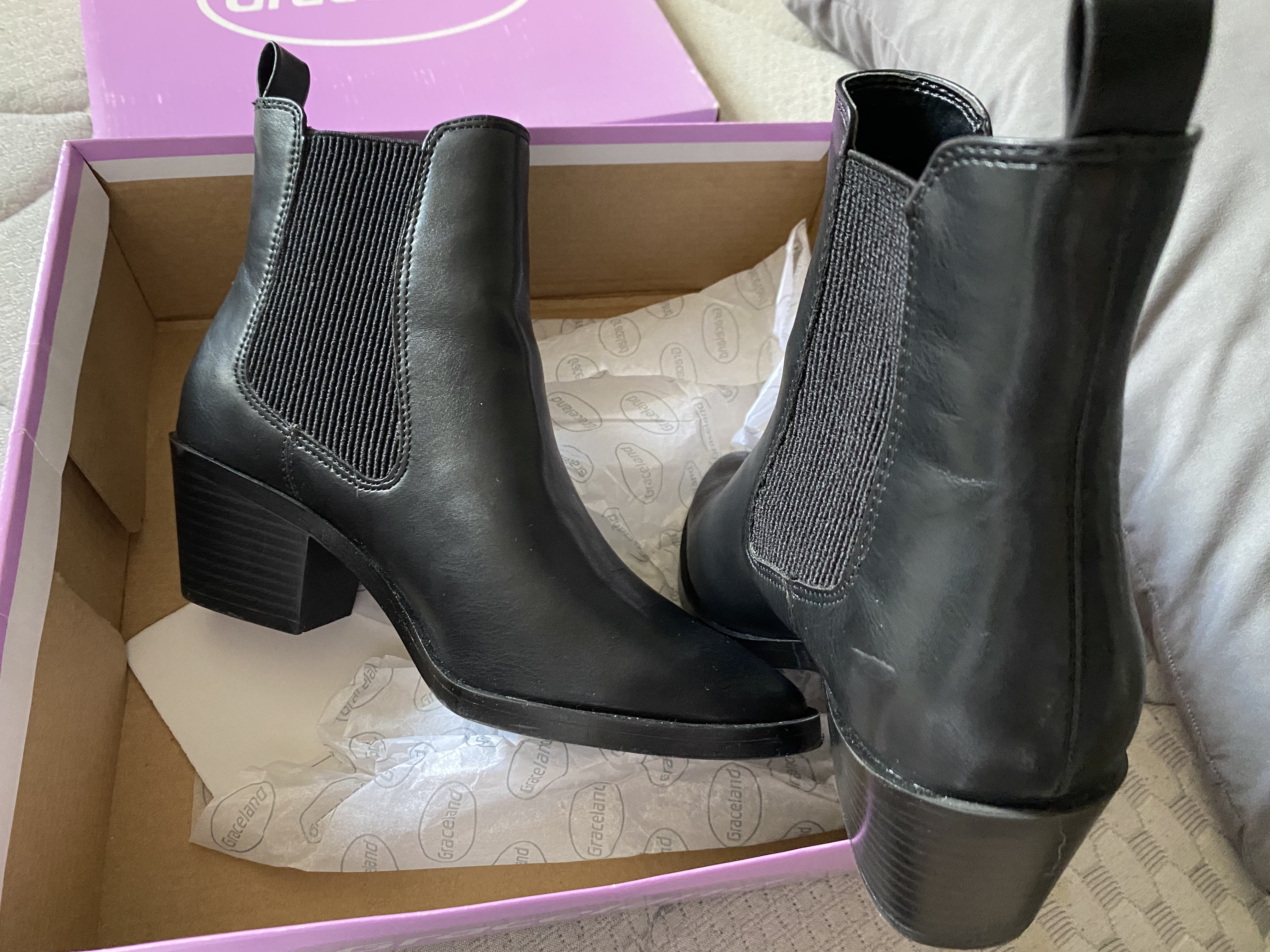 Mi bottes neuf jamais port� 25 Bourg-de-Thizy (69)