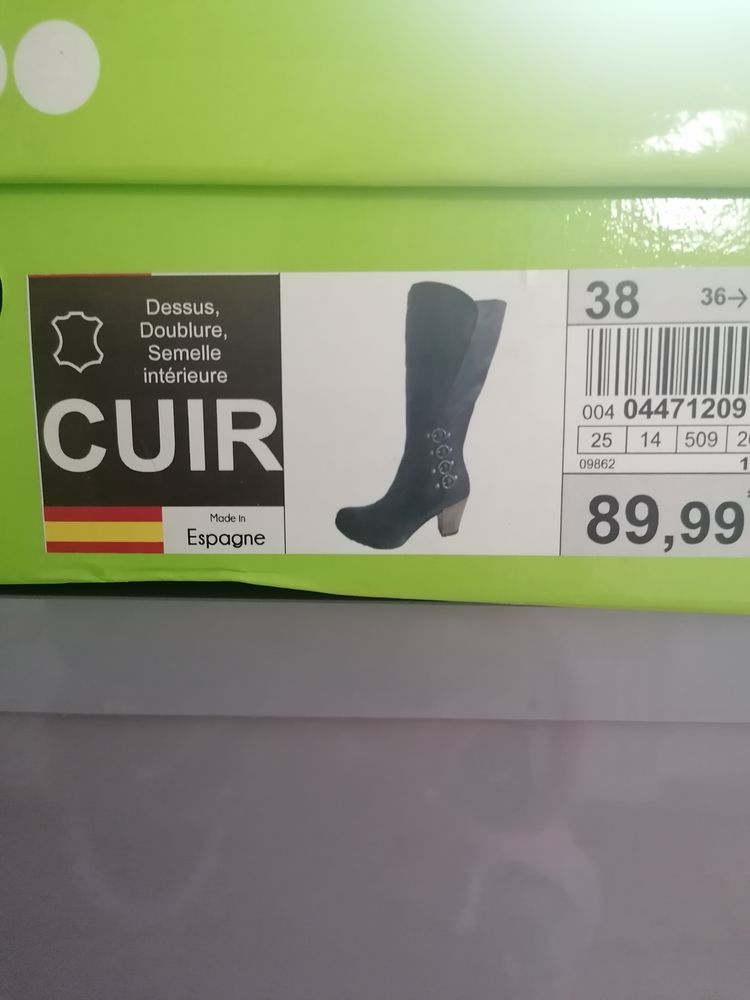 BOTTES TAILLE 38 40 Hauterive (61)