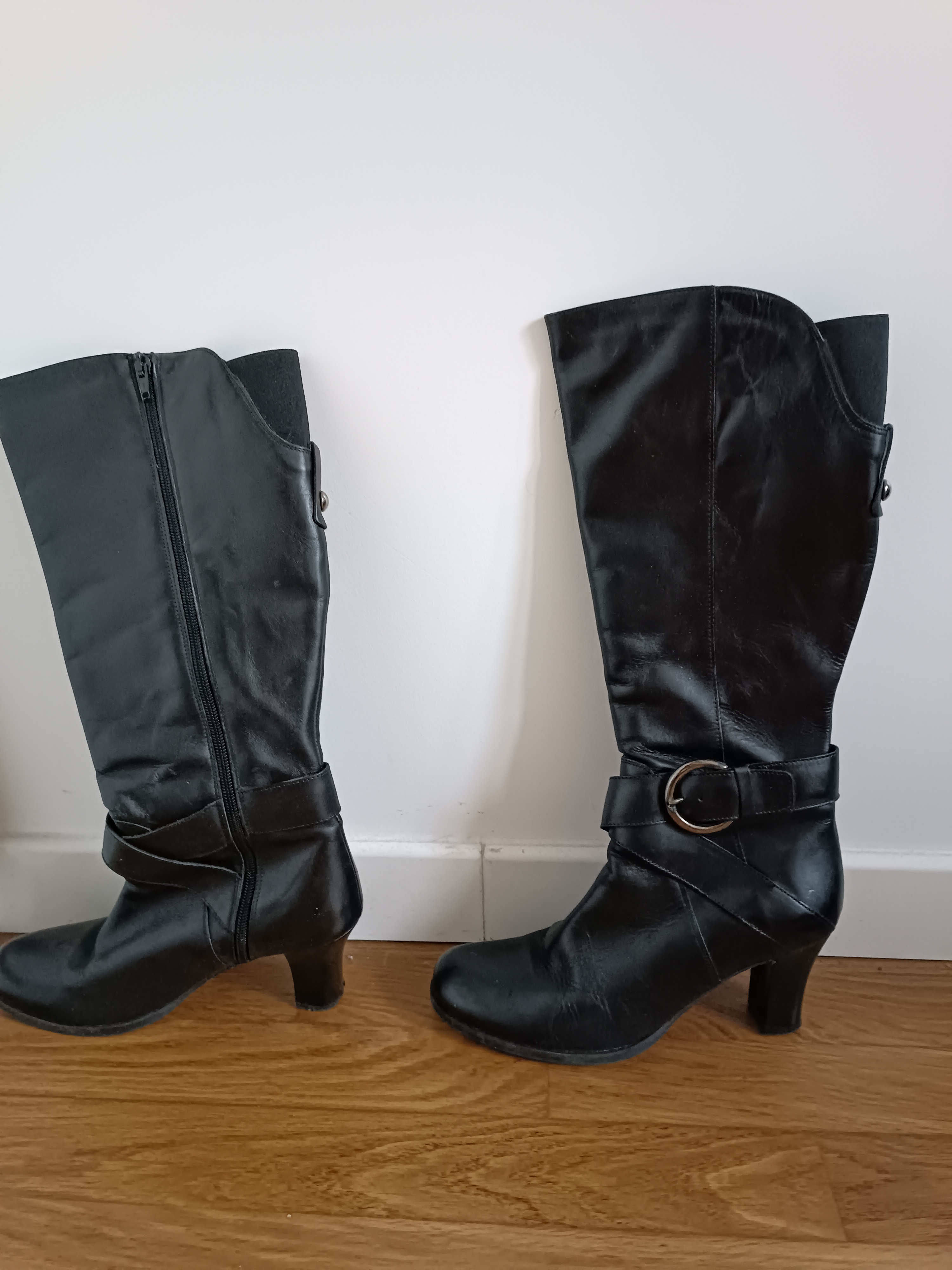 Bottes � talons noirs - taille 40 20 Chelles (77)