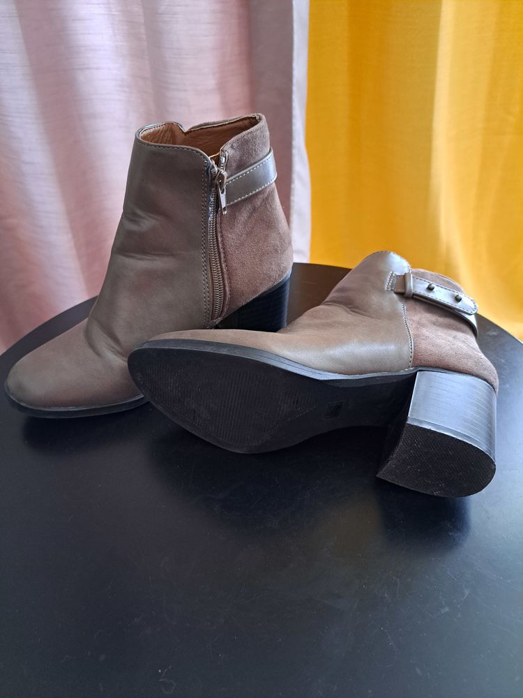 Bottine en cuir gris avec fermeture �clair et bride 12 La Celle-Saint-Cloud (78)