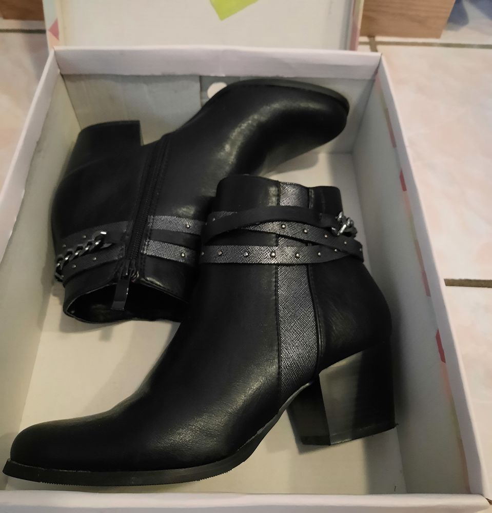 Bottines bottes Mode noire bel effet cuir noir Neuf - P 36 20 Domart-en-Ponthieu (80)