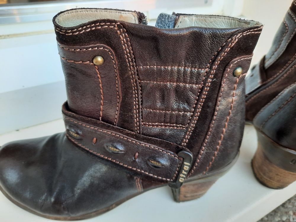 bottines  cuir  marron fonc�. 12 S�reilhac (87)