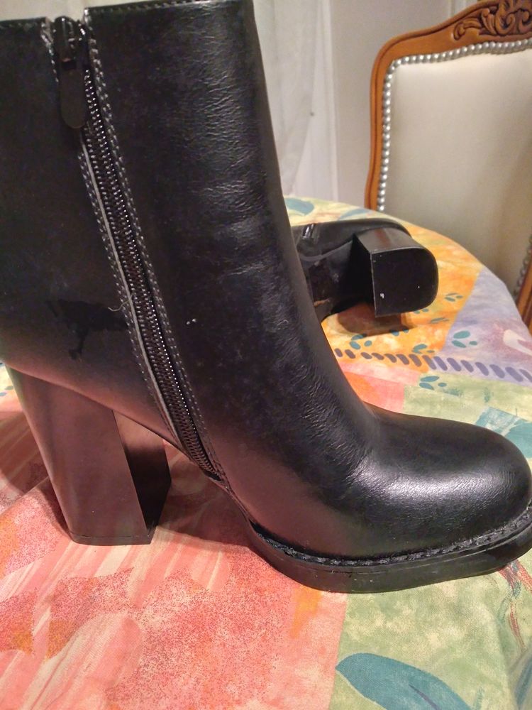 BOTTINES CUIR NOIR 25 Eu (76)