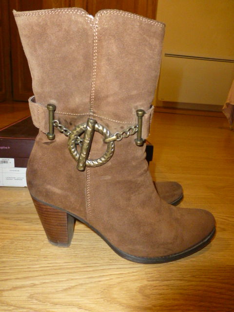 Bottines en daim Fugitive. Pointure 39 28 Buxy (71)