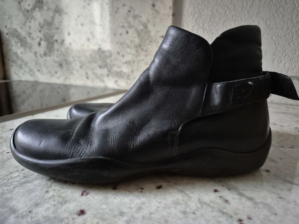 Bottines femme, noires, marque PRADA 80 Marseille 6 (13)