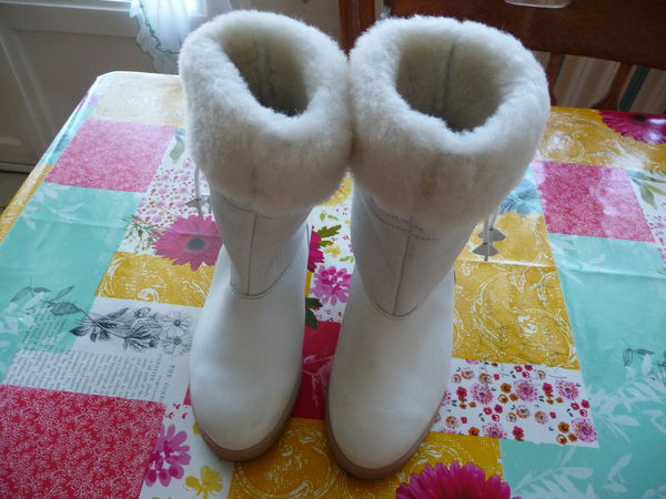 BOTTINES FOURREES MOUTON P 33 FILLE 15 Beynost (01)