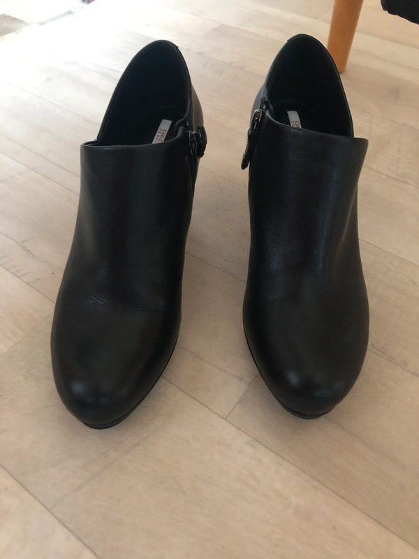 Bottines Geox cuir P38 neuves � 45 euros 45 Montr�al (32)
