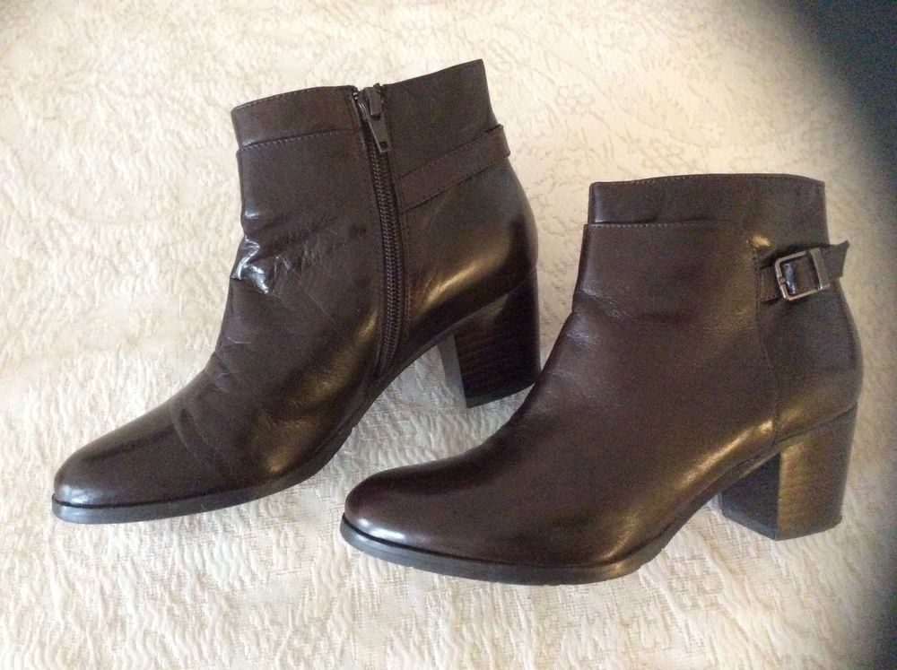 bottes marron foncé