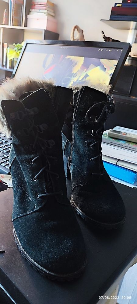 bottines noires bord fourrure NAF NAF T 39 1 Florange (57)